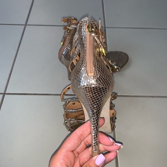 Guess Gold studded heels - Picture 3 of 7